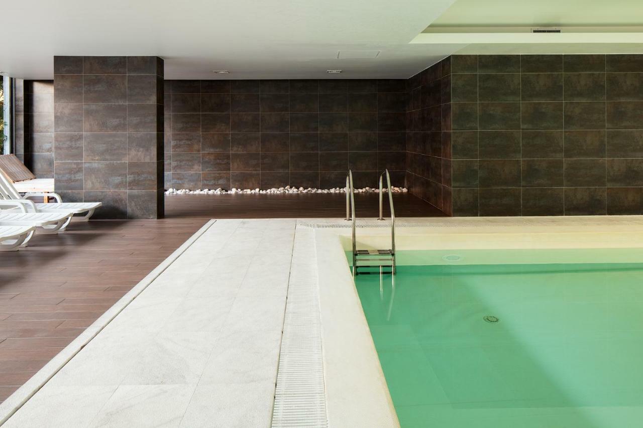 Skyscraper Riverview Lisbon With Indoor Pool Exterior photo