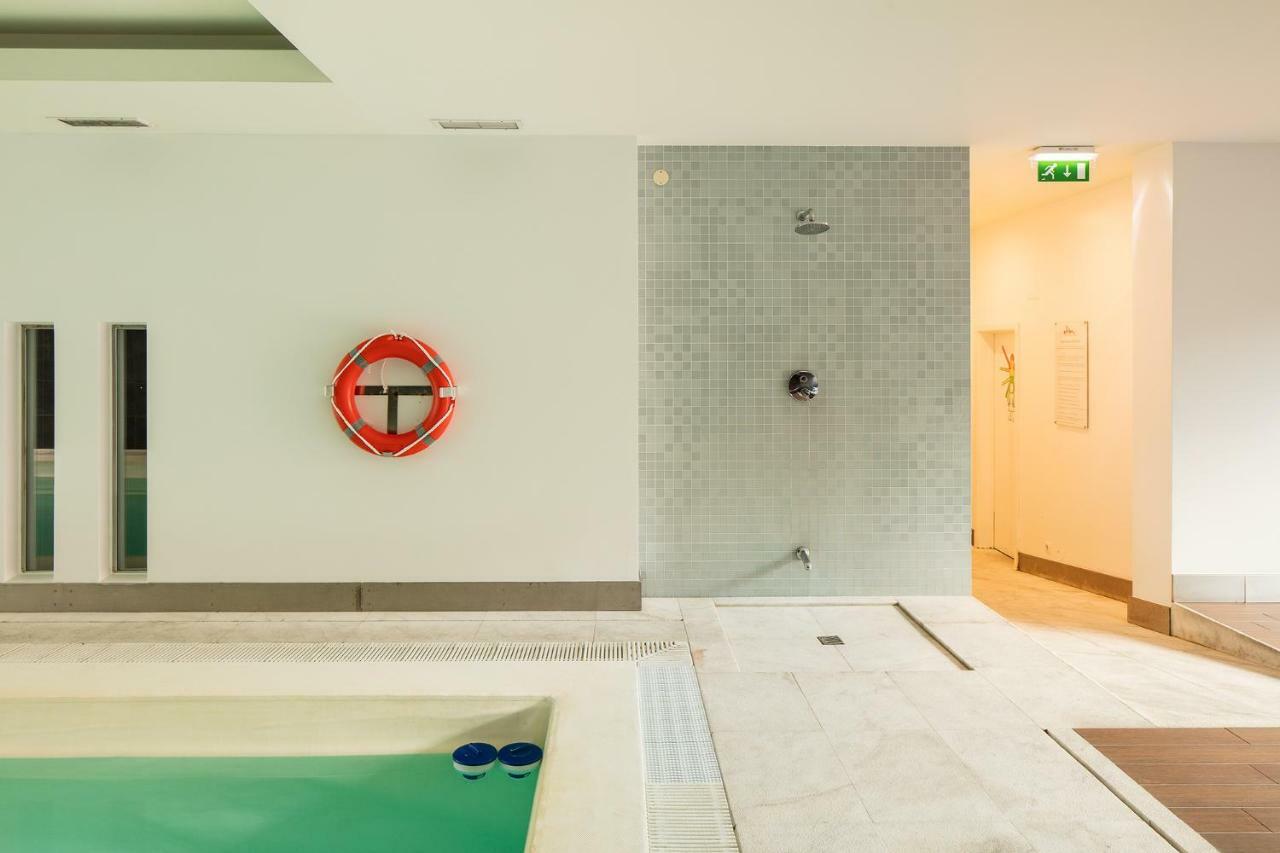 Skyscraper Riverview Lisbon With Indoor Pool Exterior photo